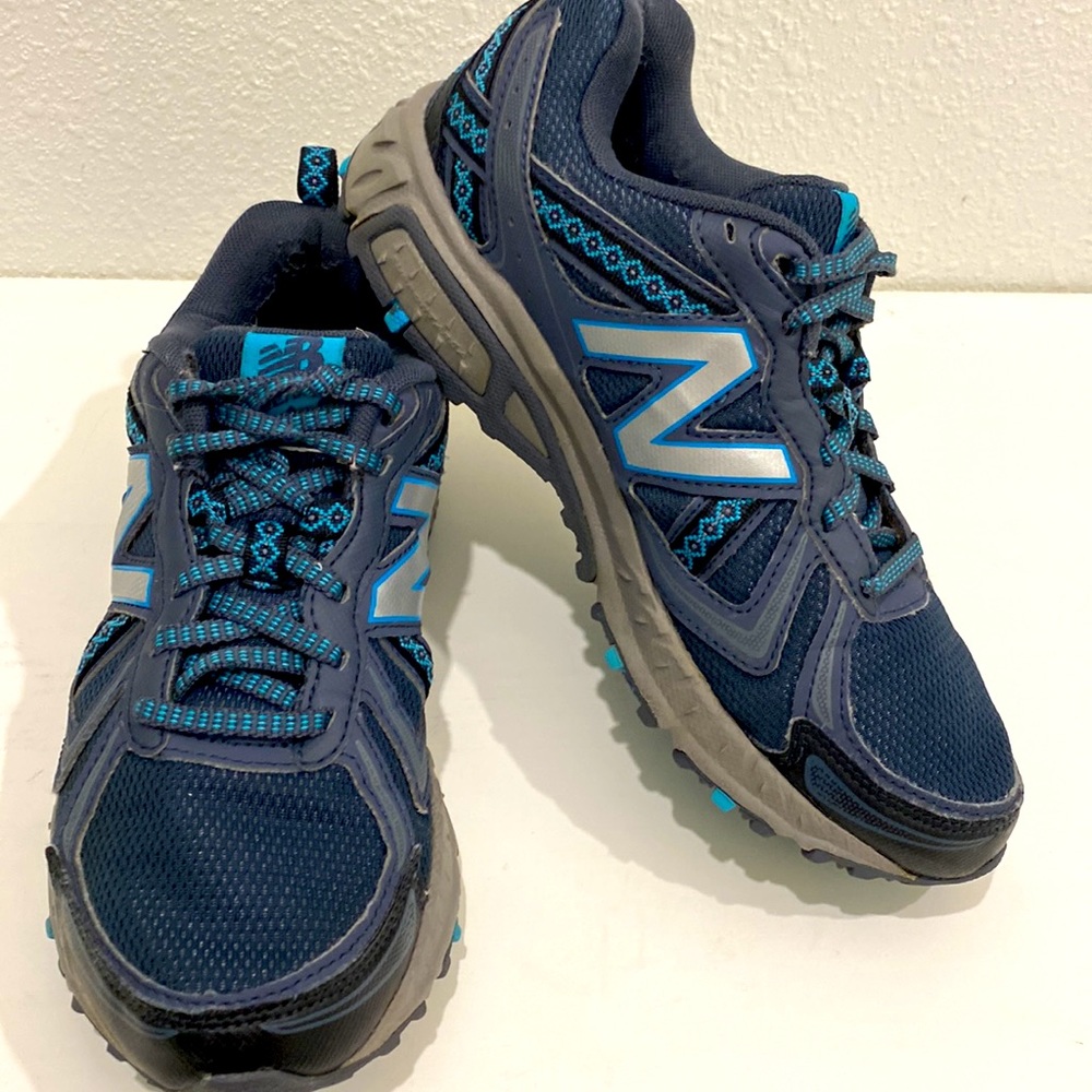 New Balance Women's WT410v5 Cushioning Trail Running Shoe Gray and Teal Size 6.5